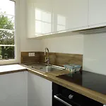 Bernache, Maison Bord De