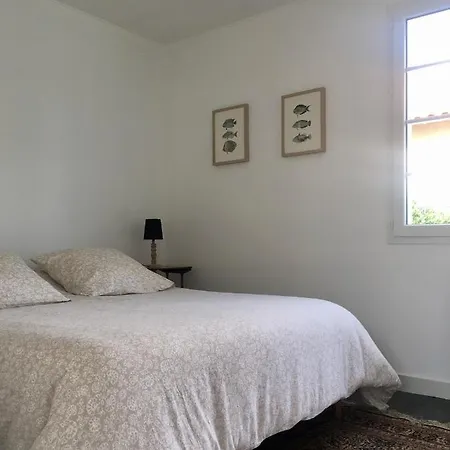 Bernache, Maison Bord De