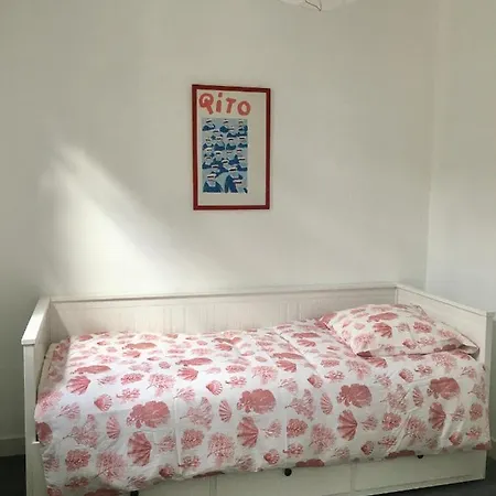 Bernache, Maison Bord De