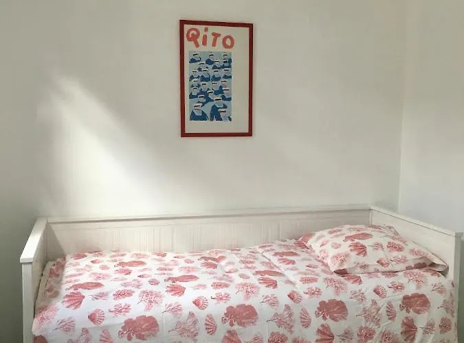 Bernache, Maison Bord De